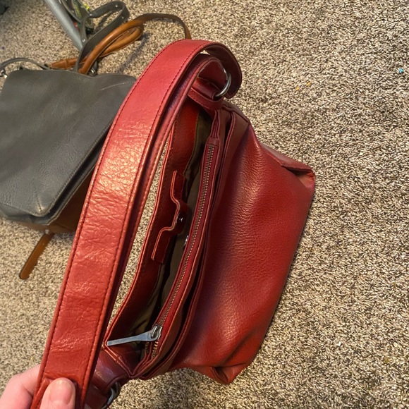 Matt & Nat Red Shoulder Bag - Picture 2 of 5